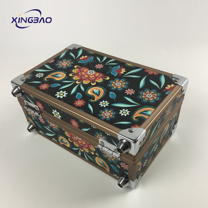 Wholesale custom retro portable hardware aluminum cosmetic case travel makeup train case