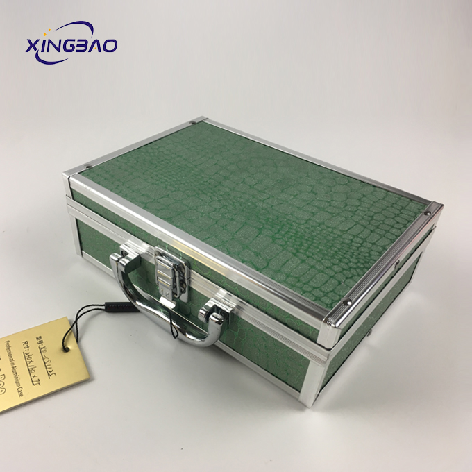 Green crocodile Small Professional Elegant Design Portable Cosmetic Case